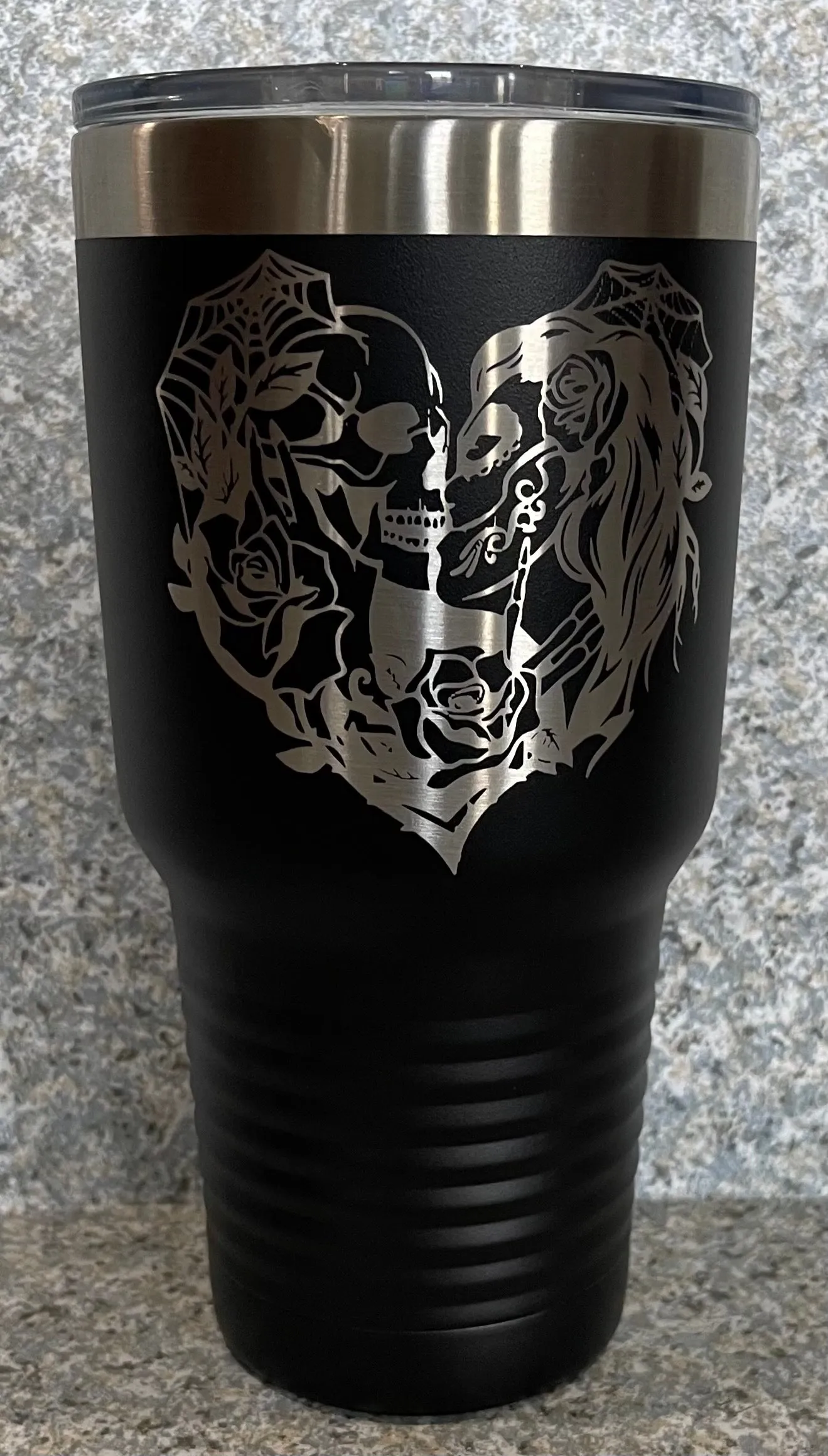 30oz Kissing Skulls Tumbler Design with 1 name